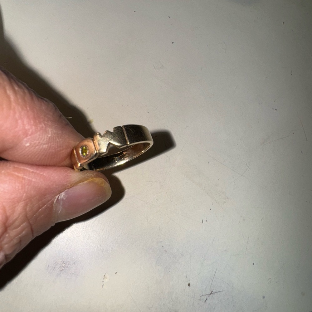 Gold Ring with Zigzag Design